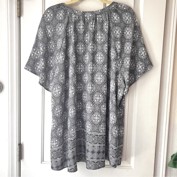 Kim Rogers Curvy Gray & White Blouse - Picture 6 of 8